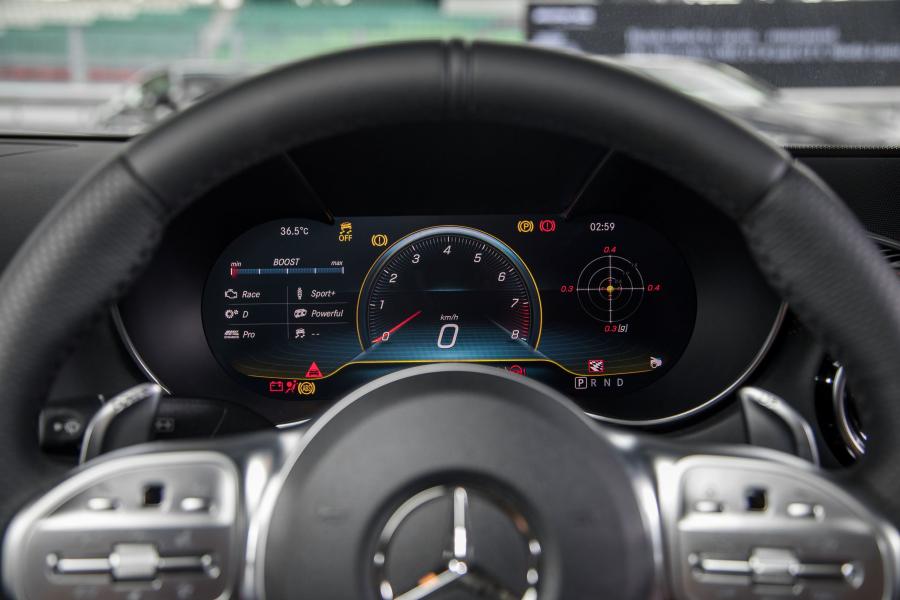 Панель приборов Mercedes-AMG GT C (C190) 2019 года  (MY) (фото 5 из 16)